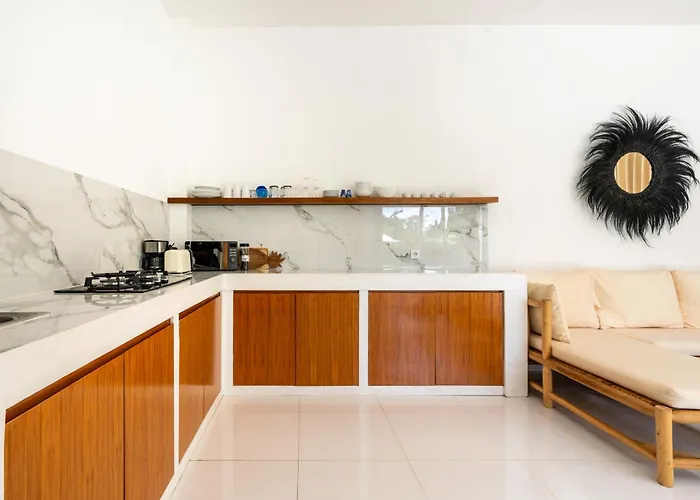 Primarosa - Charming 3br With Rooftop Villa Munggu
